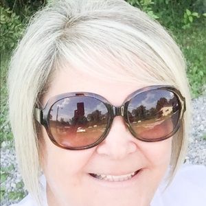 Meet your Posher, Debra